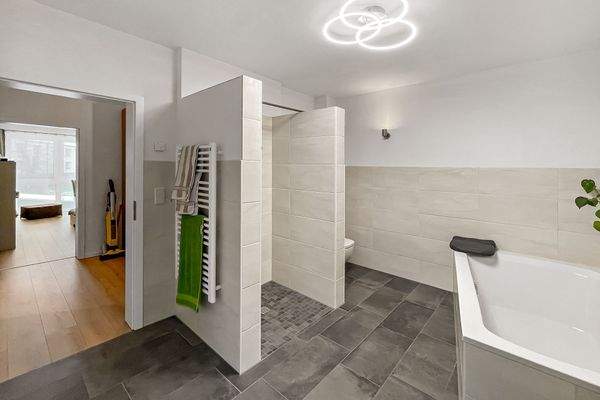 Badezimmer zu Zimmer 1