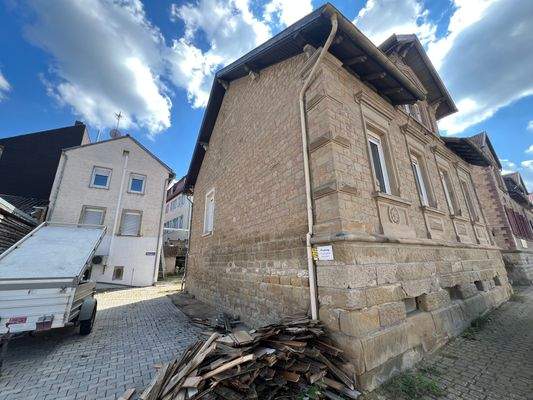 KFZ-Stellplätze vor Hinterhaus