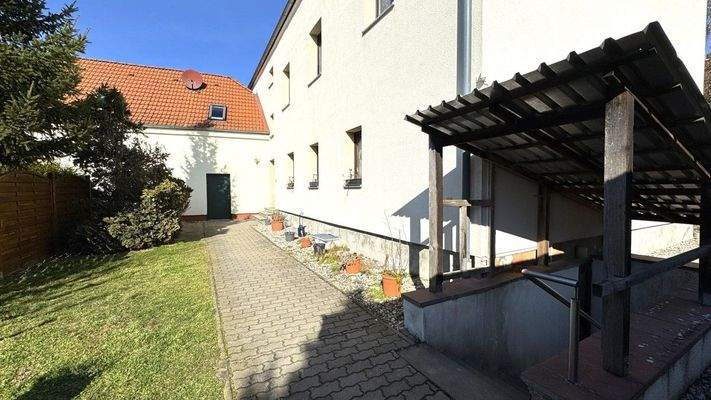 Rückansicht / Zugang Keller