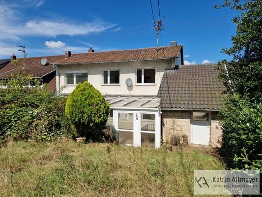 Hausrückansicht mit Wintergarten und Garage