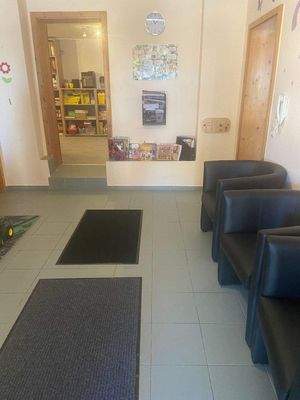 Eingangsbereich-Wartezimmer.JPEG