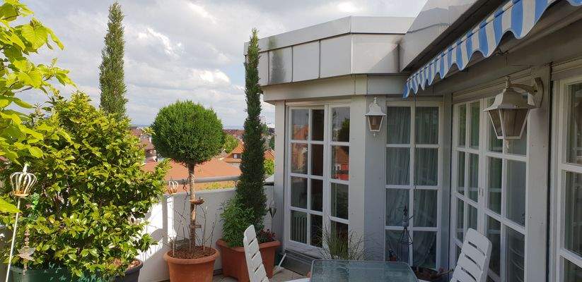 Edelstahl-Attika mit VA Dachrinnen.jpg