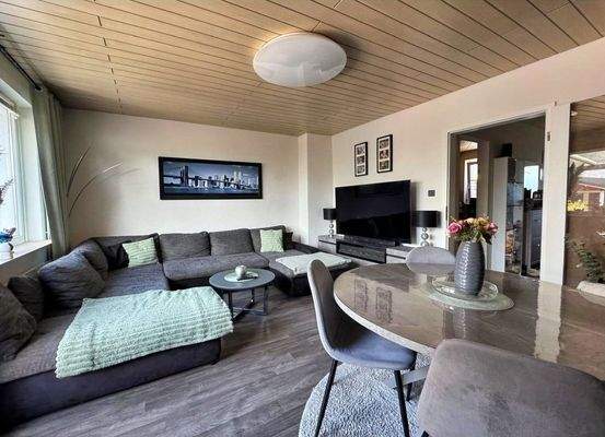 Wohnzimmer mit Essbereich