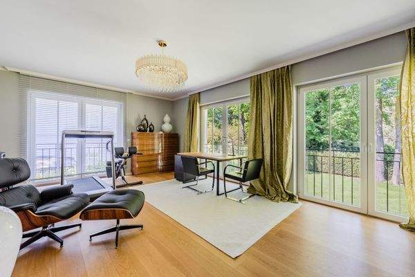 Sehr geräumiges Büro