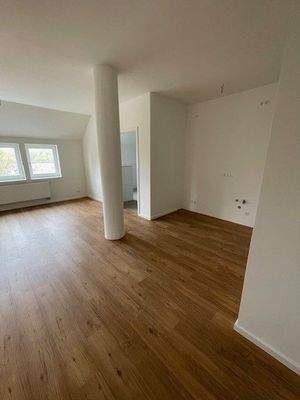 Whg. rechts Wohnzimmer-Küchenzeile.jpg