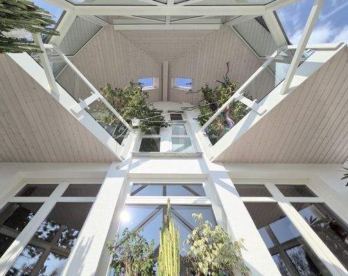 Beeindruckende Architektur mit zwei Emporen