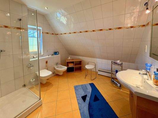 Gäste am Badezimmer