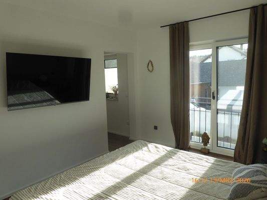 Elternschlafzimmer zur Ankleide hin.JPG