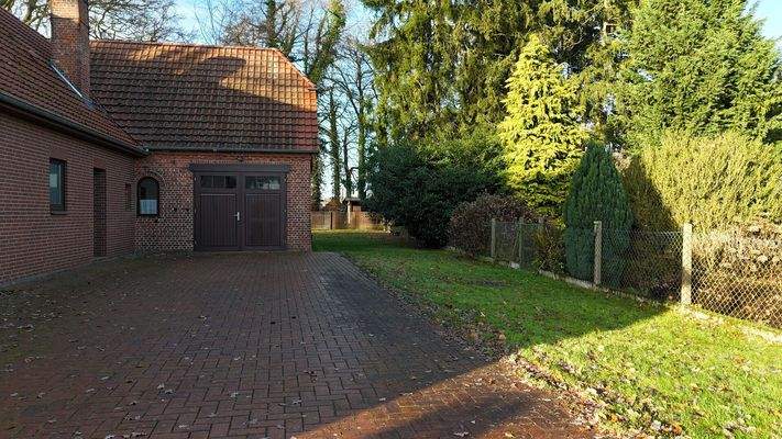 Hof mit Eingang zur ehemaligen Schmiede