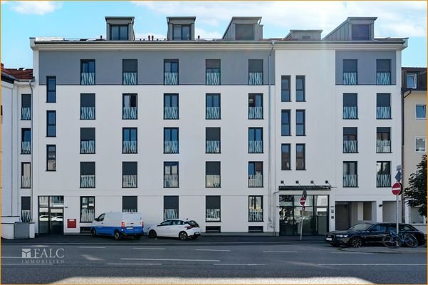 Gebäude Straßenseite