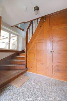 Eingangsbereich mit Treppe ins Erdgeschoss