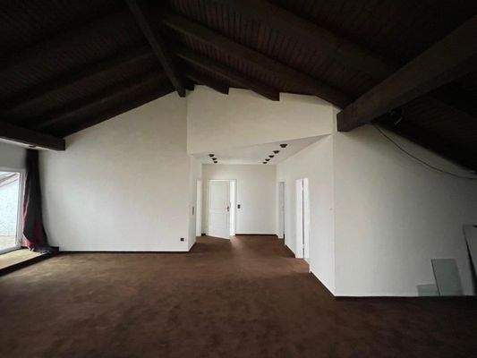 Wohnzimmer - Blick zum Eingangsbereich