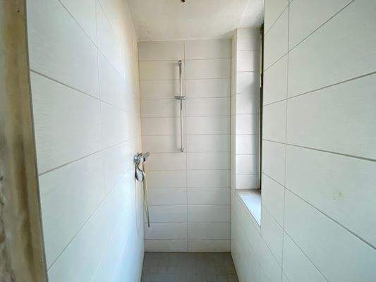 Duschbereich mit Fenster