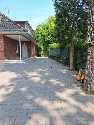 Zufahrt zum Haus u. Grundstück.jpg