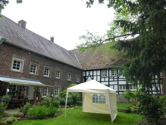 Garten hinter DHH und Bauernhaus