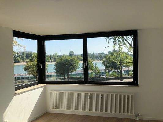 Büro oder Praxisraum mit Rheinblick