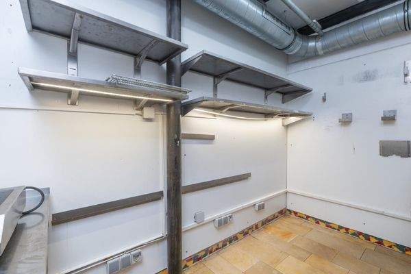 Bereich Vorbereitung 1 neben Theke hinten