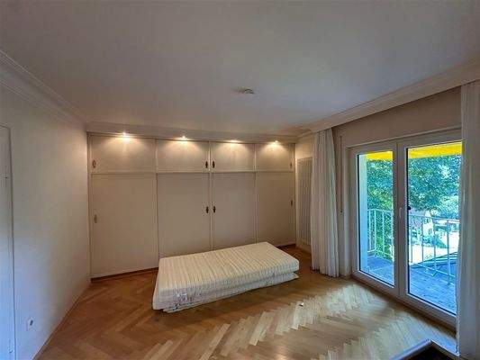 Schlafzimmer mit Balkon