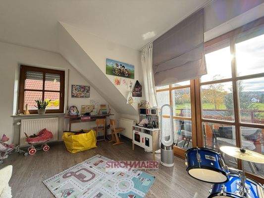 Schlafzimmer m. Balkon