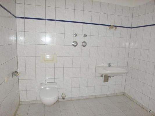 Bad mit ebenerdiger Dusche