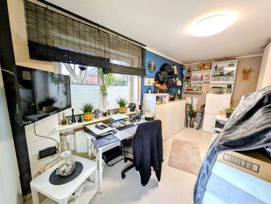 Eigenes Arbeits-oder Kinderzimmer (EG)