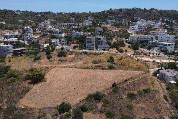 Kreta, Chania: Außergewöhnliches Grundstück mit Blick auf die Stadt und das Meer im Stadtteil Halepa zu verkaufen