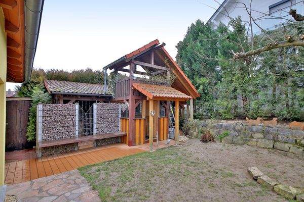 Holzlager / Hochsitz