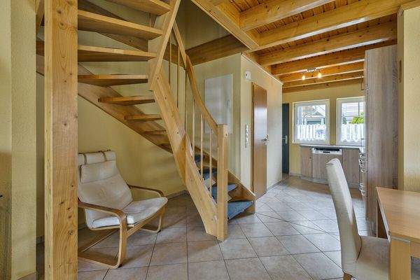 Blick auf Treppe ins Obergeschoss