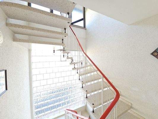 5268 - gepflegtes Treppenhaus