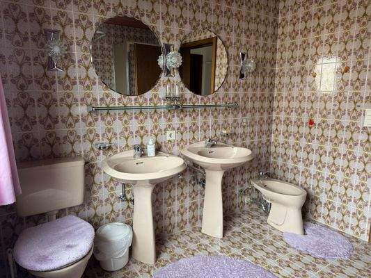 Badezimmer im Erdgeschoss