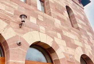 Ehemaliges Bahnhofsgebäude &amp; vermietete Wohnungen