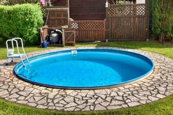 Pool im Sommer