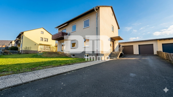 Große Einfahrt / Doppelgarage