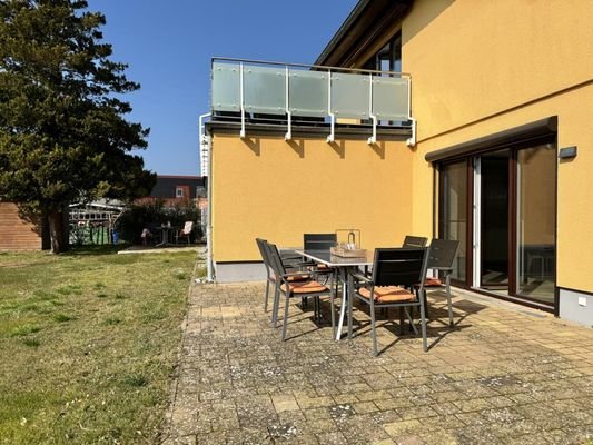 Hausansicht mit Terrassen