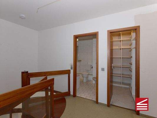 Flur oben - Blick aus dem Schlafzimmer