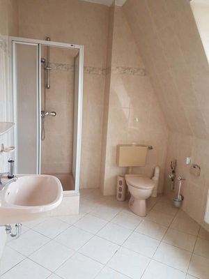 Bad mit Dusche (2).JPG