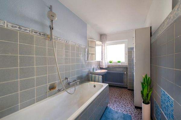 Erdgeschoss - Tageslicht-Badezimmer