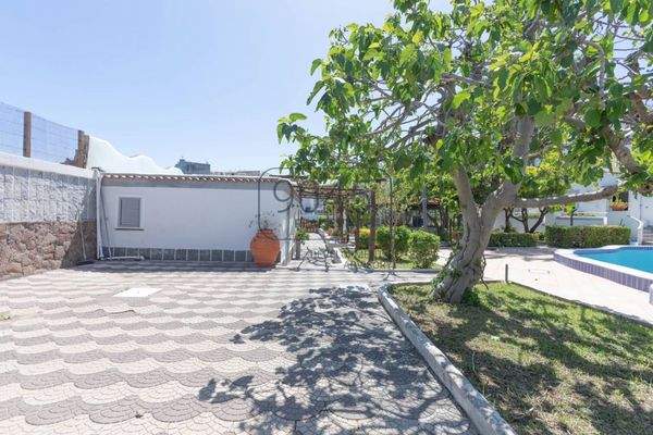 Prestigevilla in Ischia Ponte – Ein Juwel auf den Klippen der Insel Ischia