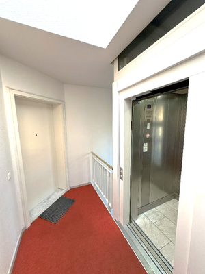 Fahrstuhl direkt vor der Tür 