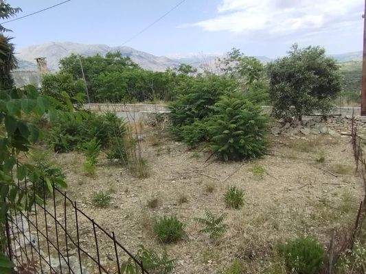 Schöne Aussicht auf das Meer und die Berge in Episkopi- Baugrundstück