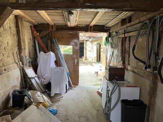 Garage und Durchfahrt zum Hof