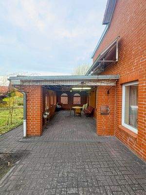 Überdachter Eingangsbereich 