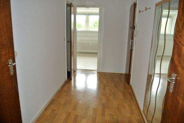 Eingangsdiele mit zwei Abstellräumen