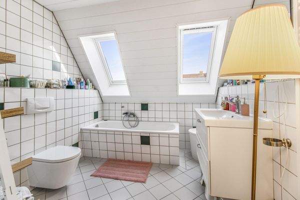 Badezimmer im Dachgeschoss