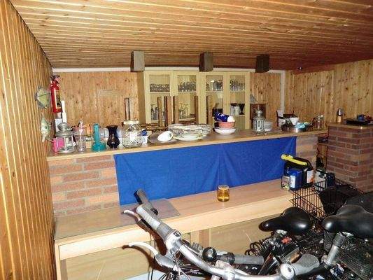 DH: Party-Raum im Keller.JPG