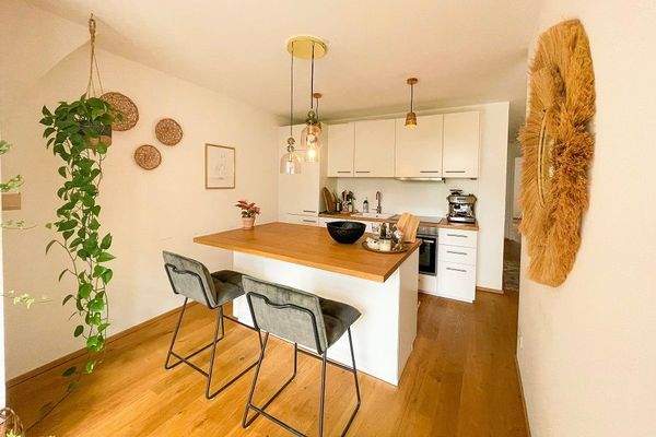 Küche mit moderner Einbauküche