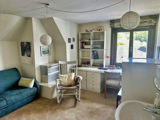 63083961_1-Zimmer im Dachgeschoss.jpeg