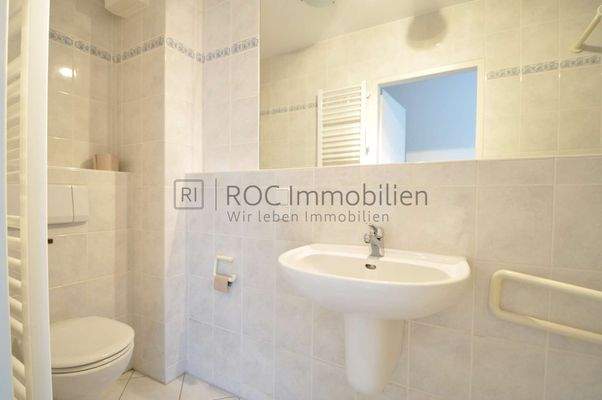 Gäste-WC mit Dusche I