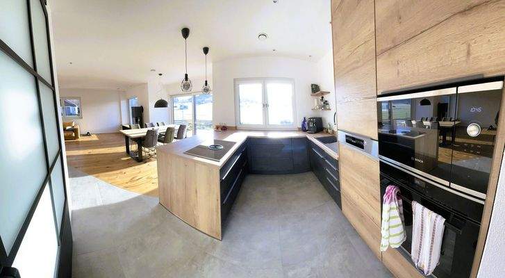 Küche und Esszimmer