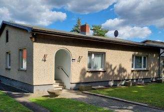 Hausansicht mit Eingang